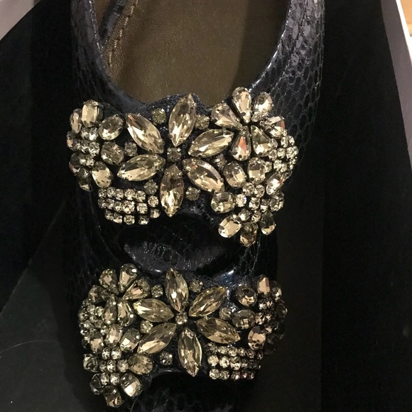 EUC VERA WANG LAVENDER FLATS - Picture 5 of 6